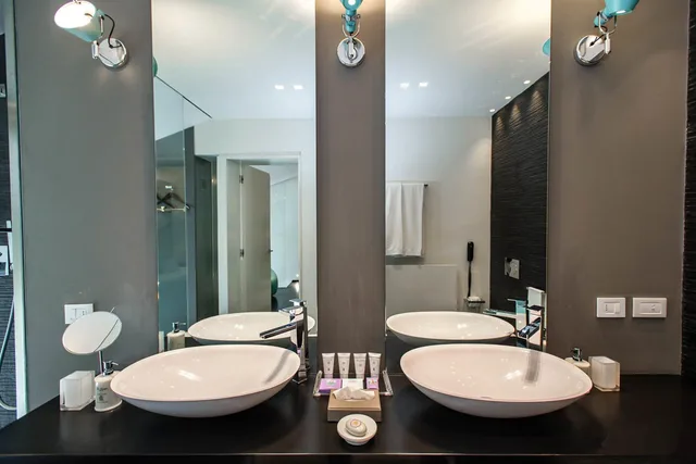 Penthouse Suite، Byron 2/3