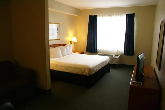 استوديو بسرير كينج مع أريكة، Country Inn & Suites By Radisson Lansing MI 5/5