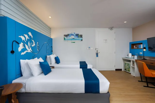 غرفة ديلوكس بسريرين منفصلين، Days Inn by Wyndham Patong Beach Phuket 6/9