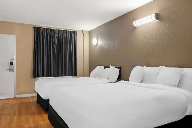 غرفة بسريرين مزدوجين، Americas Best Value Inn Danville, IL 1/4