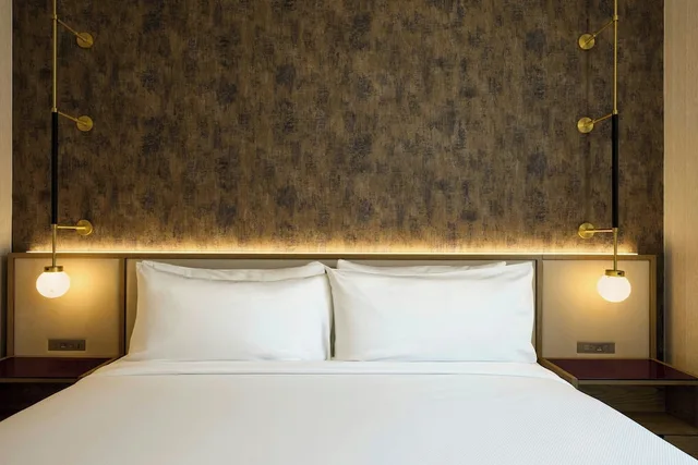 Room, King Bed, Balcony, Canal House of Georgetown, a Tribute Portfolio Hotel 3/5