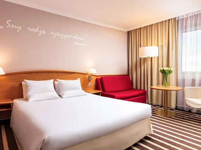 غرفة سوبيريور بسرير كوين مع أريكة، Novotel Poznan Centrum 1/9