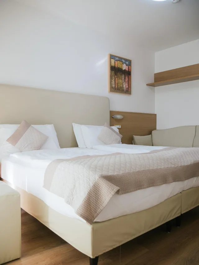 Deluxe, Double Bed, Lateral Side Sea View، Hotel Bristol 2/10