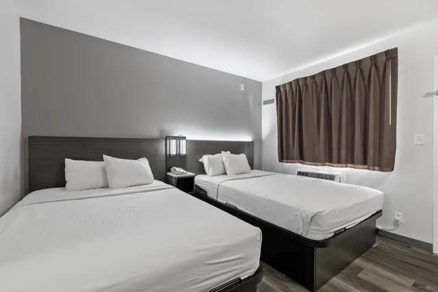 2 Full Beds، Motel6 Oceanside, CA 3/7
