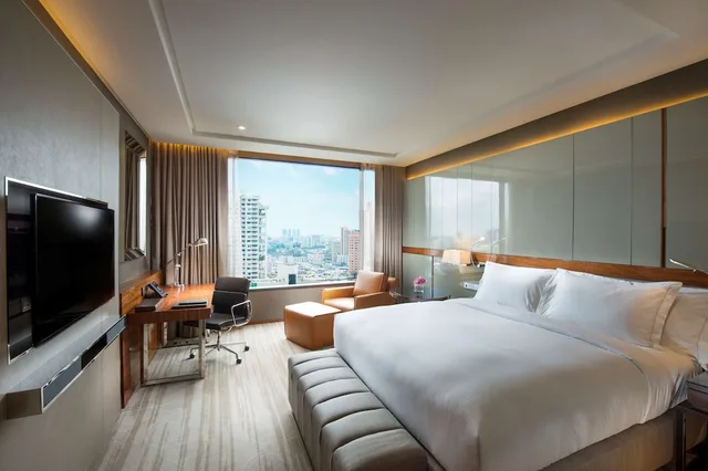 جناح تنفيذي بسرير كينج مع دخول صالة النادي، Hilton Sukhumvit Bangkok Hotel 1/9