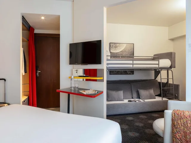 Connecting, Suite, Double and Twin Beds, ibis Styles Paris Mairie de Montreuil 3/9