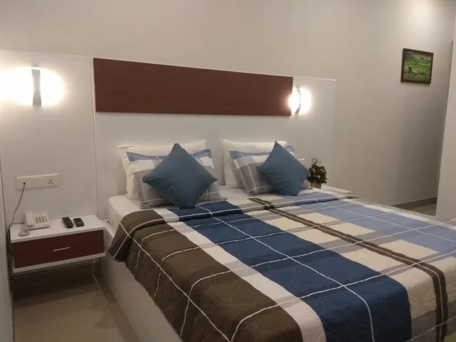1 Bedroom, Deluxe, King Bed, Private Bathroom, Garden Area، Diva Villa Transit Hotel 1/2