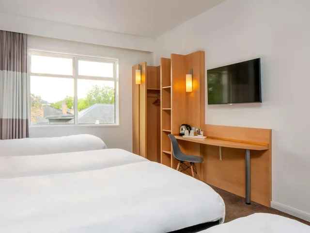 غرفة صغيرة بأربعة أسرّة، ibis Styles York Centre 2/5