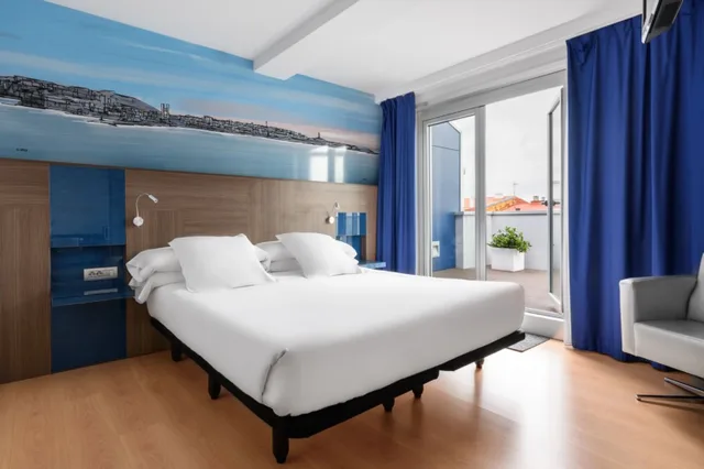 جناح جونيور بشرفة، Eurostars Blue Coruna 2/3