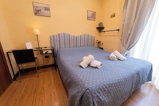 غرفة أساسية بسرير مزدوج بشرفة في الملحق، B&B Le 4 Stagioni Dante's Suites 1/3