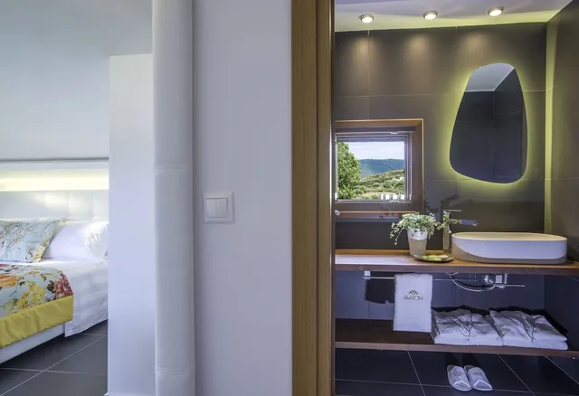 2 Bedrooms, Suite, Queen and Twin Beds, Sea View, Avaton Luxury Beach Resort - Relais and Chateaux 4/5