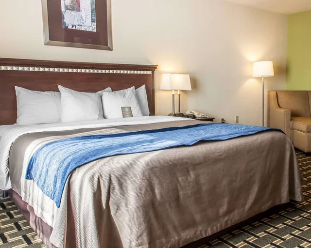 غرفة بسرير كينج لذوي الإعاقة، Comfort Inn & Suites Elk City South 2/4