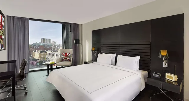 Art, Deluxe, King Bed, Art’otel London Hoxton 1/3