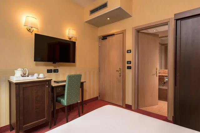 غرفة كلاسيكية بسرير كوين وسرير فردي للمدخنين، Best Western Hotel Tritone 4/5