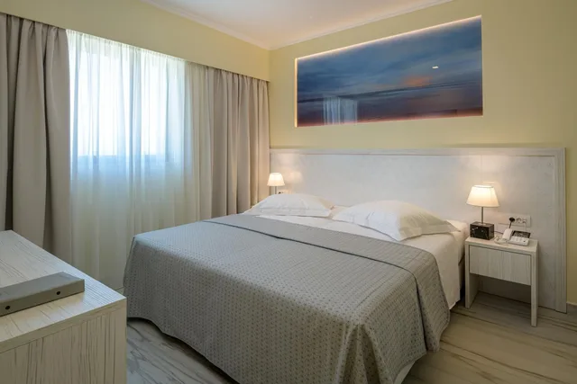 جناح، Alexandra Hotel 5/10