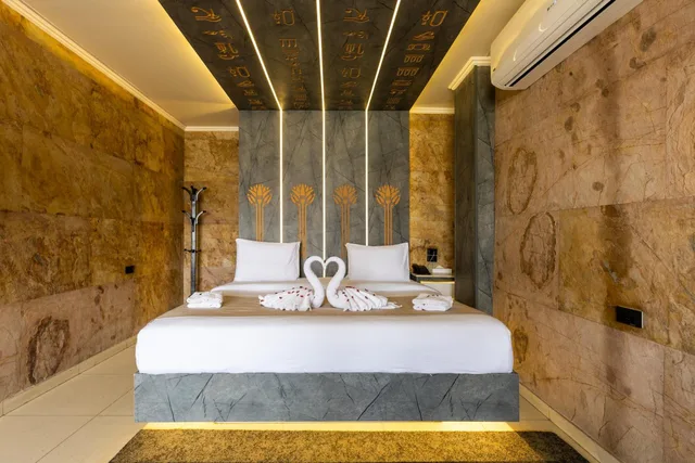 جناح جونيور بسرير كوين، Great Pyramid Inn 2/10