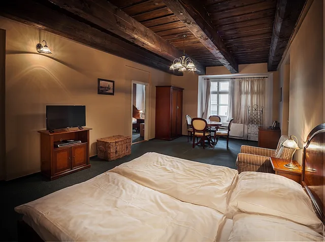 جناح بسرير مزدوج وسريرين منفصلين، Hotel U Tri Bubnu 4/7