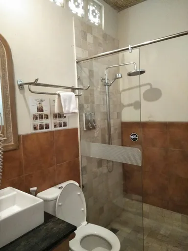 جناح، Jukung Guest House 3/3