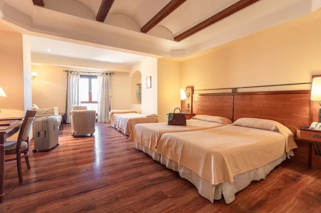 Room, 3 Beds, with Extra Bed, Abades Guadix 1/2