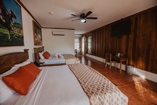 جناح سوبيريور بسريرين كينج بإطلالة على الحديقة، Hacienda Guachipelin Hotel 1/6