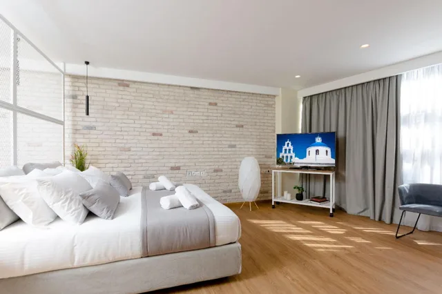 جناح ديلوكس، Hotel @ Syngrou Fix 1/1
