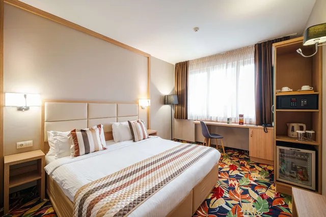 غرفة قياسية بسرير كينج، Hotel Imperial Plovdiv, a member of Radisson Individuals 5/9