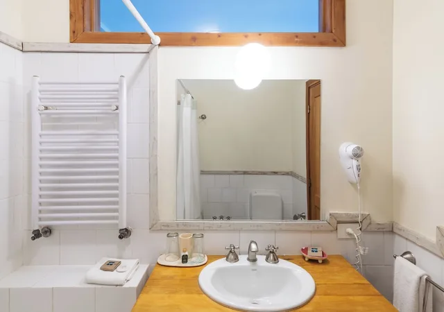 غرفة سوبيريور بسرير كينج وسرير فردي بإطلالة على البحيرة، LA ESCONDIDA CASA DE HUESPEDES & SPA 4/6
