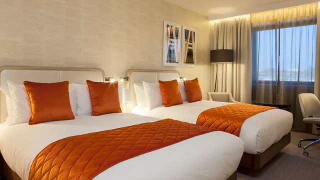 Room, 2 Double Beds, Crowne Plaza London - Kings Cross 3/7