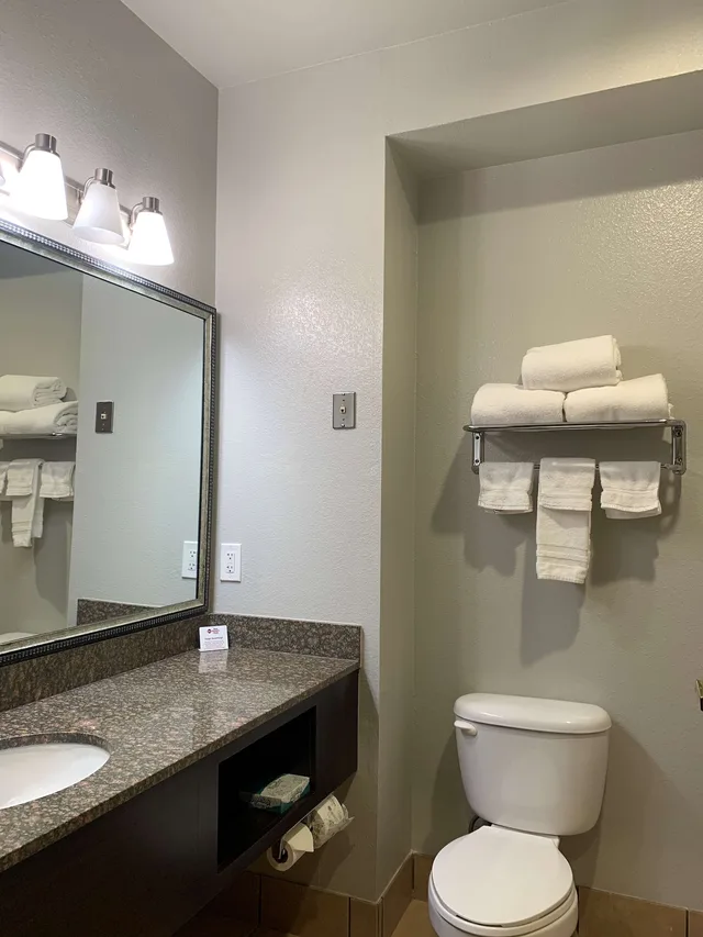 غرفة قياسية كبيرة بسريرين كوين مع أريكة، Best Western Plus Lake Worth Inn & Suites 5/5