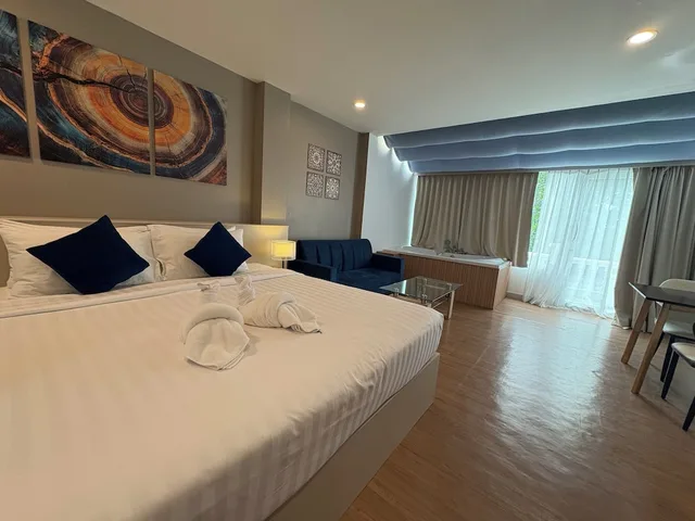 جناح جونيور بسرير مزدوج بجاكوزي، MODERN LIVING HOTEL 1/9