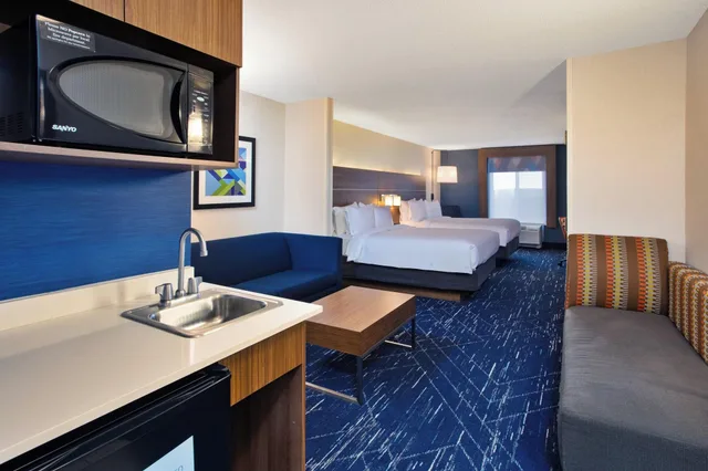 Suite, Multiple Beds, Accessible، Holiday Inn Express Hotel Suites Auburn Hills 3/3