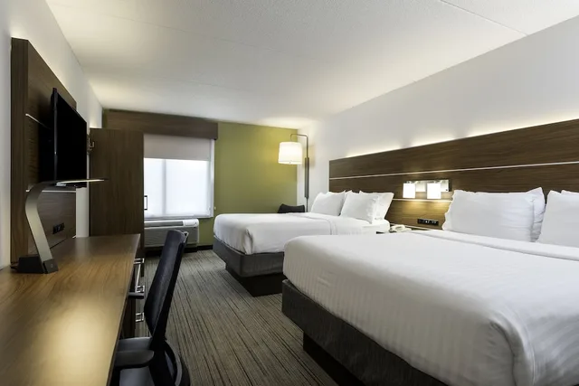 Standard, 2 Queen Beds, Holiday Inn Express And Suites Charlotte Airport Belmont An Ihg Hotel 1/3