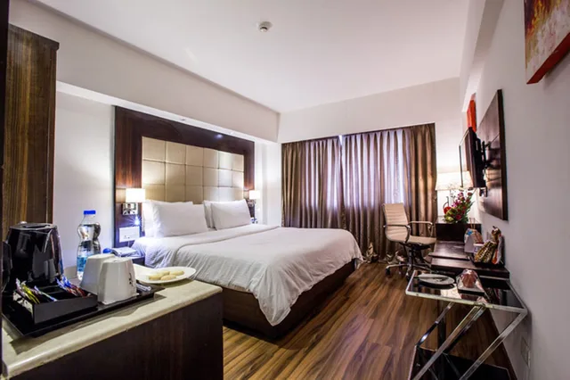 غرفة تنفيذية بسرير كوين، REGENTA CENTRAL HARIMANGLA 2/3