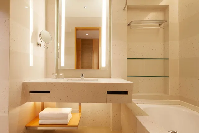 جناح بسرير كينج بإطلالة على البحر بغرفة نوم واحدة، Four Points By Sheraton Shenzhou Peninsula 2/2
