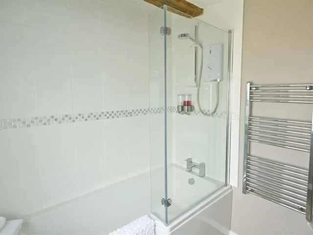 Super, Superior, King Bed, Garden View، Magpies 3/3