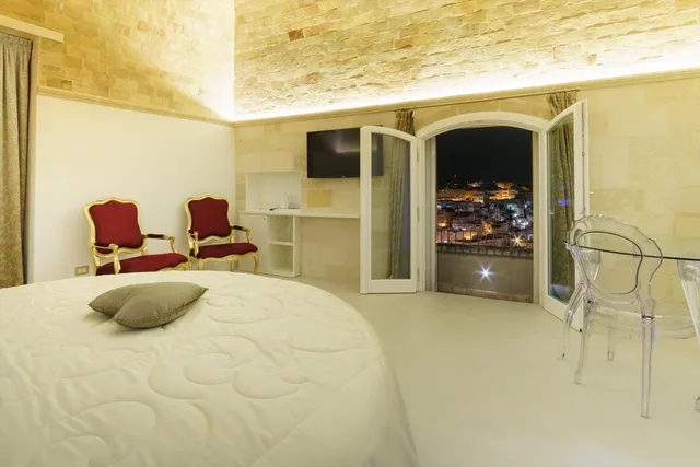 جناح بسرير كوين بشرفة مع أريكة، Antica Torre Di Iuso 2/3