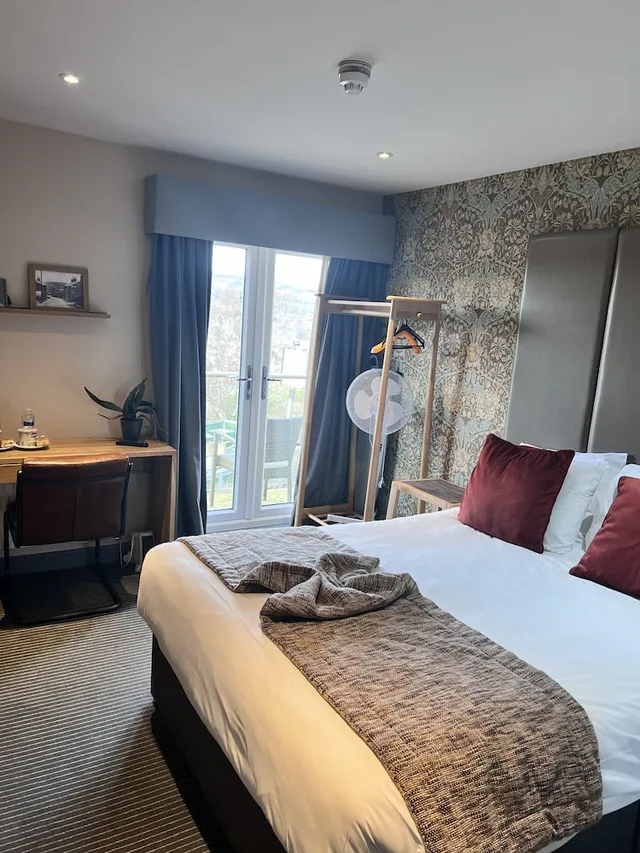 Comfort, Double Bed, Hill View, Balcony, The New Hobbit Hotel 1/6