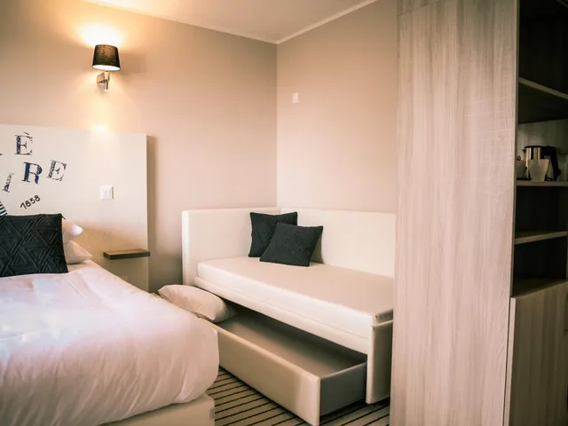 غرفة بسرير فردي وسرير كوين، Best Western Plus Antibes Riviera 2/10