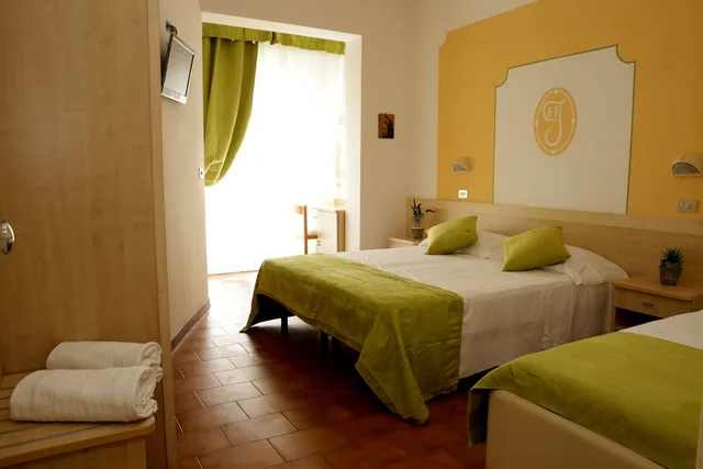 غرفة قياسية بسريرين منفصلين بشرفة، New Hotel Jolie 1/2