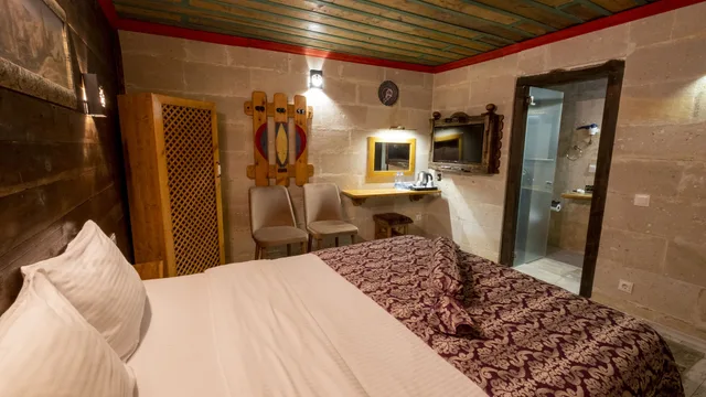 غرفة قياسية، In Stone House 3/10
