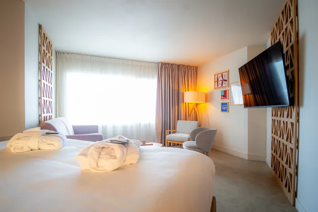 جناح جونيور بسرير مزدوج بإطلالة على البحر مع أريكة، Mercure St Raphael Centre Plage 4/10