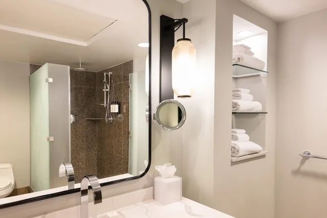 Junior Suite, King Bed, Water View، Hotel 1000 Seattle 6/8