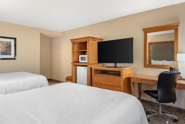غرفة قياسية بسريرين كوين، Best Western Plus Oak Harbor Hotel & Conference Center 6/10