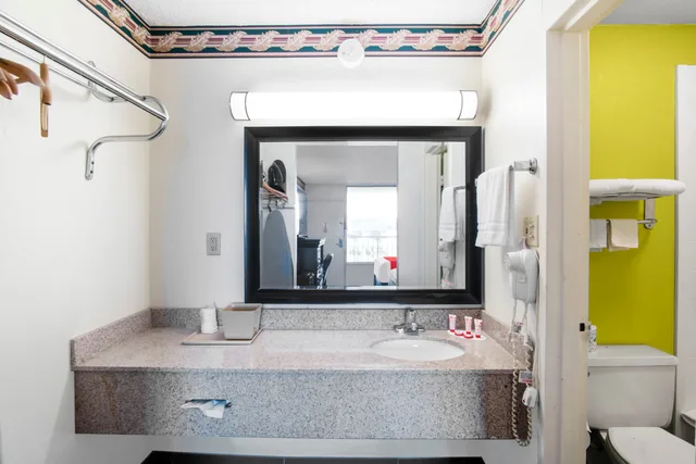 2 Full Bed Smoking, OYO Hotel Oklahoma City South I-35 and SE 29th 4/4