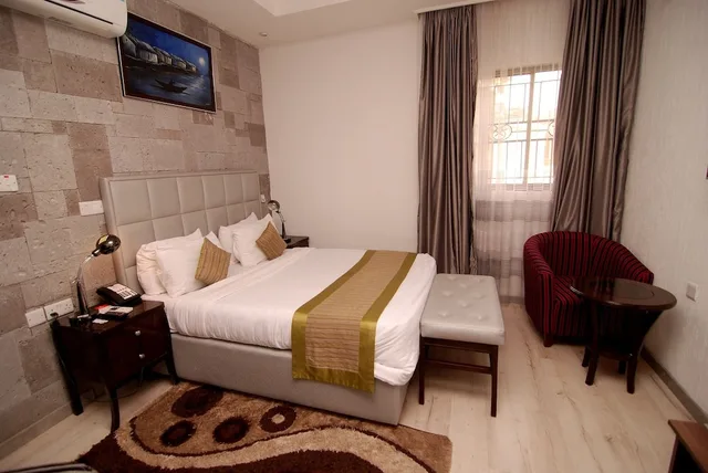 Deluxe, King Bed, Sun Heaven Hotel & Resort Abuja 2/3