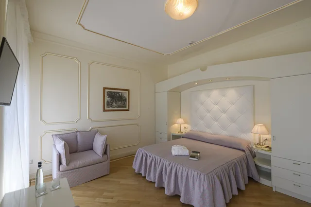 غرفة سوبيريور بسرير مزدوج، Astoria 1/3