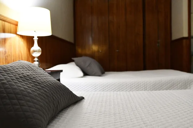 غرفة بسرير كوين، Hotel Manantiales El Salvador 3/8