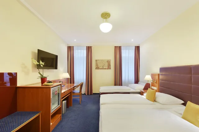 غرفة بريميوم ثلاثية بثلاثة أسرّة بإطلالة على الفناء، Austria Classic Hotel Wien 9/10