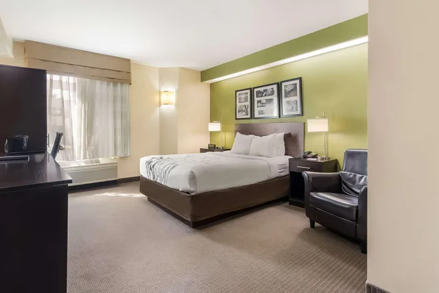غرفة بسرير كوين، Sleep Inn Sioux Falls Airport, SD 2/6