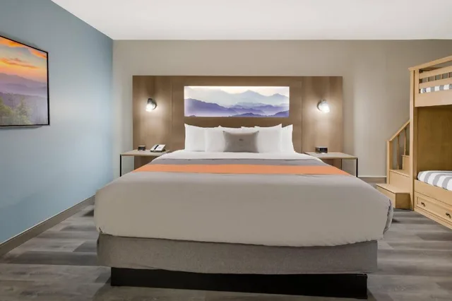 Upgrade, Suite, King and Twin Beds, Graystone Lodge, an Ascend Collection Hotel 1/10
